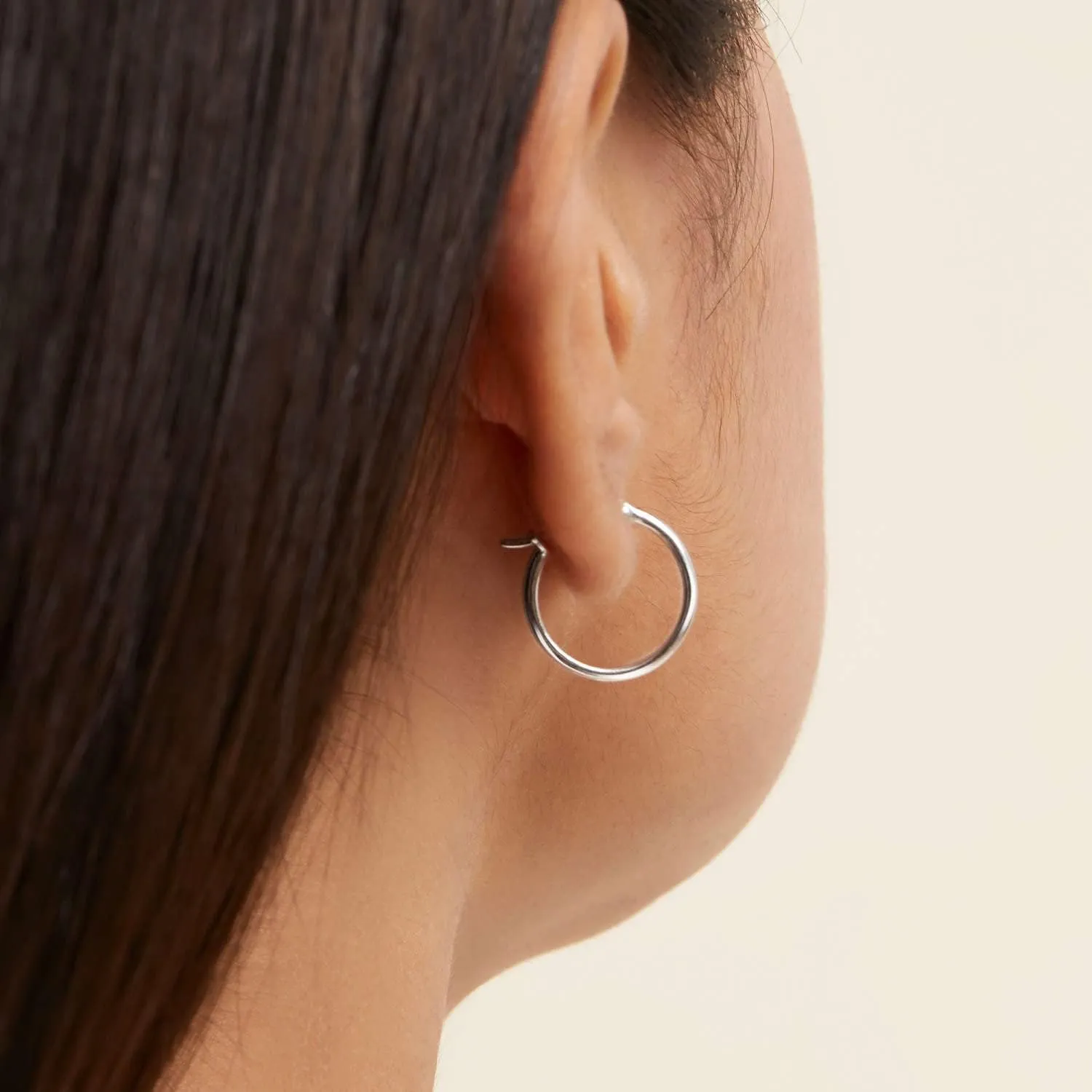 Milacolato 925 Sterling Silver Hoop Earrings for Women 18K White Gold Plated 2.5mm Chunky Huggie Hoop Earrings Hypoallergenic Lightweight Round-Tube Circle Small Big Hoop Earrings 13/15/20/25/30/40/50/60mm