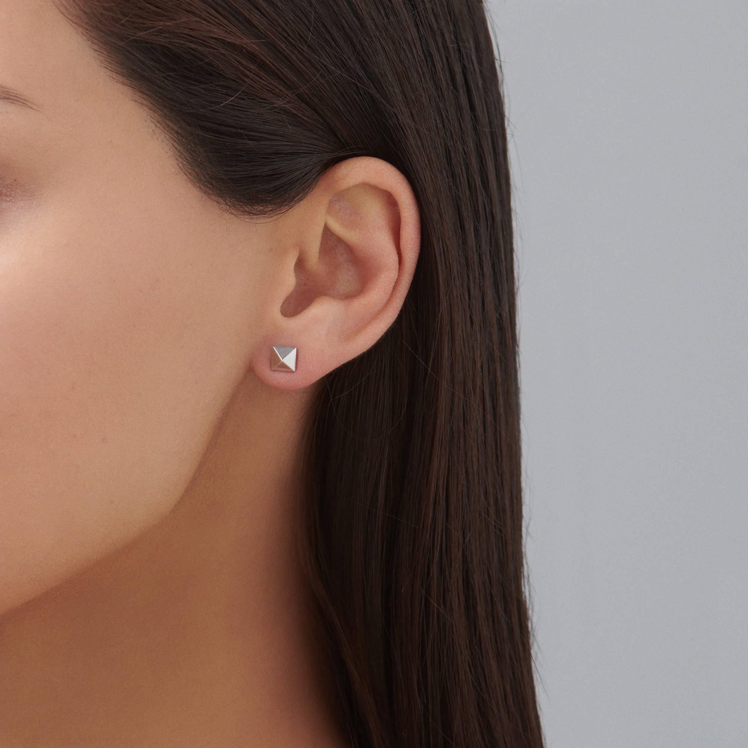 R.08® Matrix Studs | White Gold