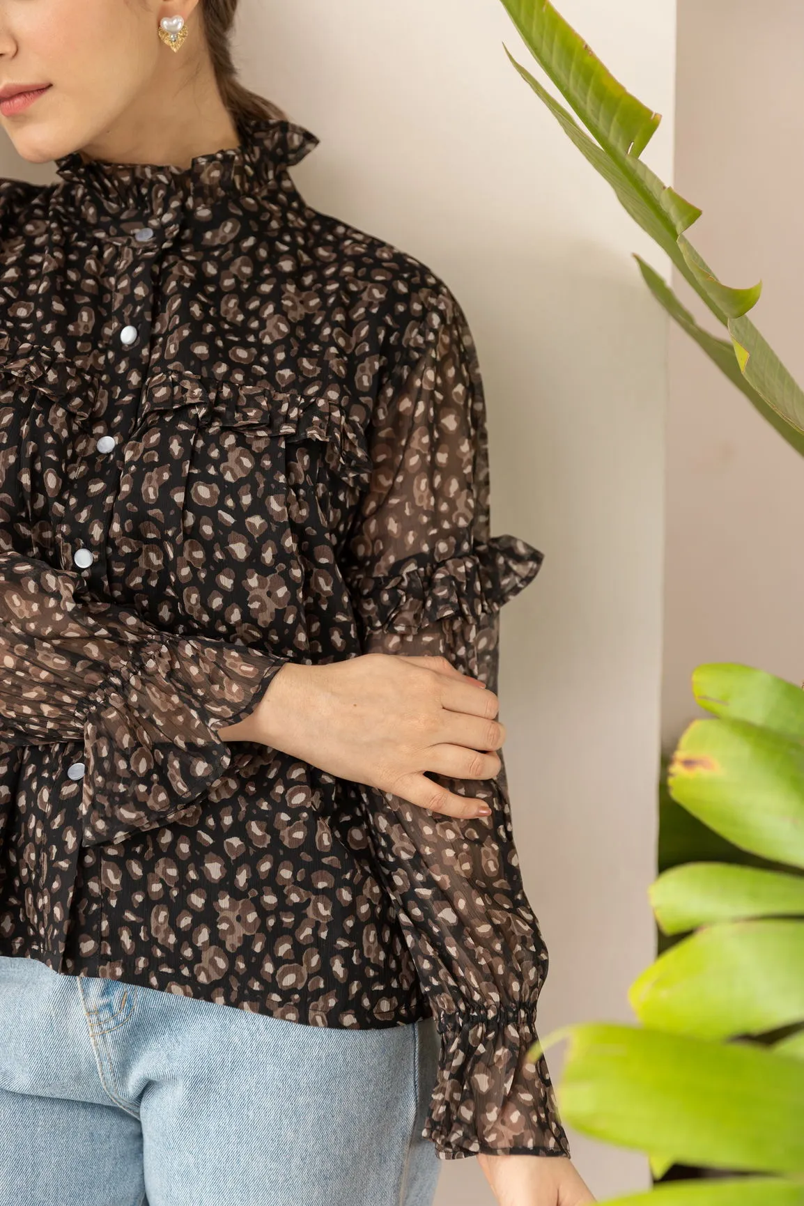 RUFFLE TOP