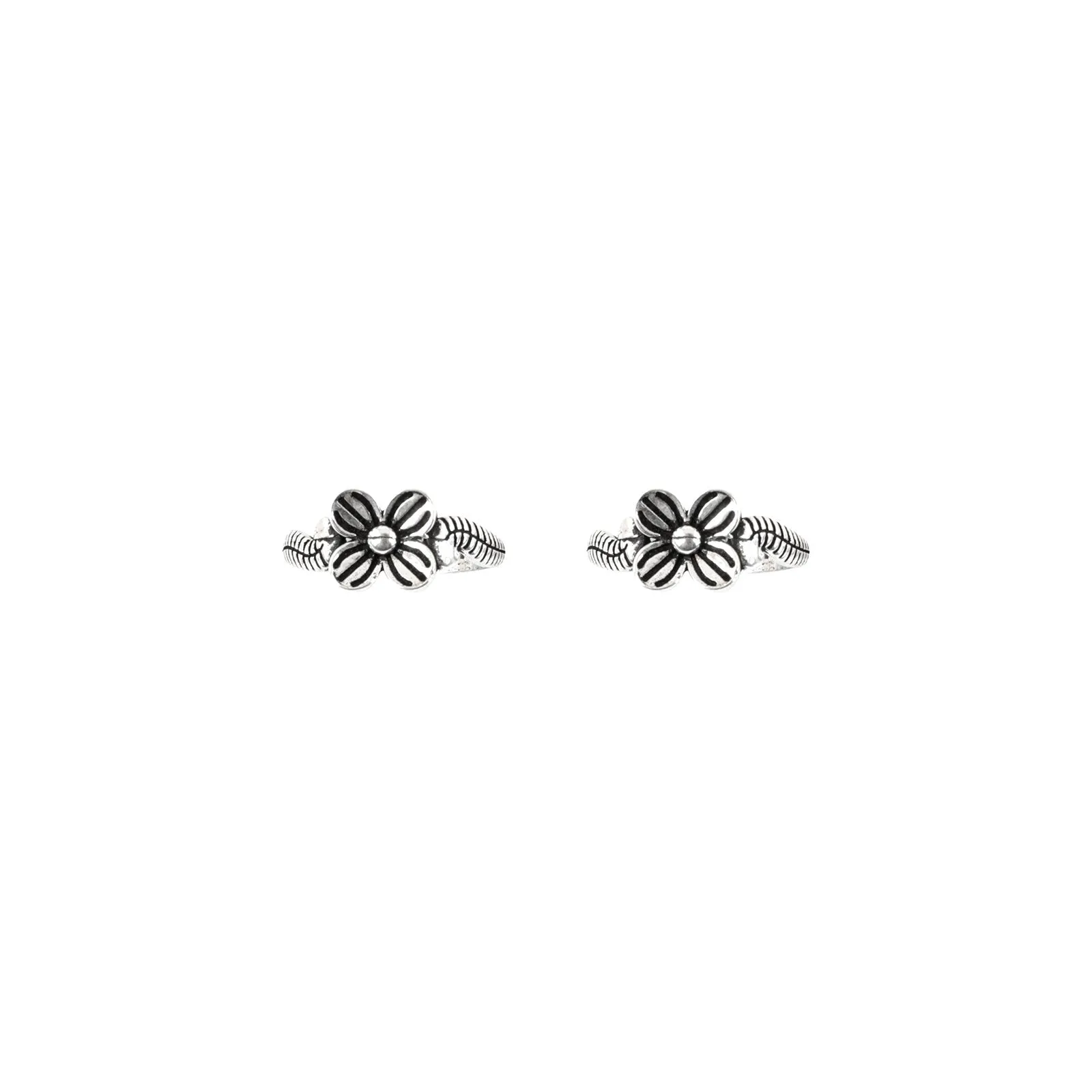Teejh Dalaja Floral motif silver oxidised toe ring